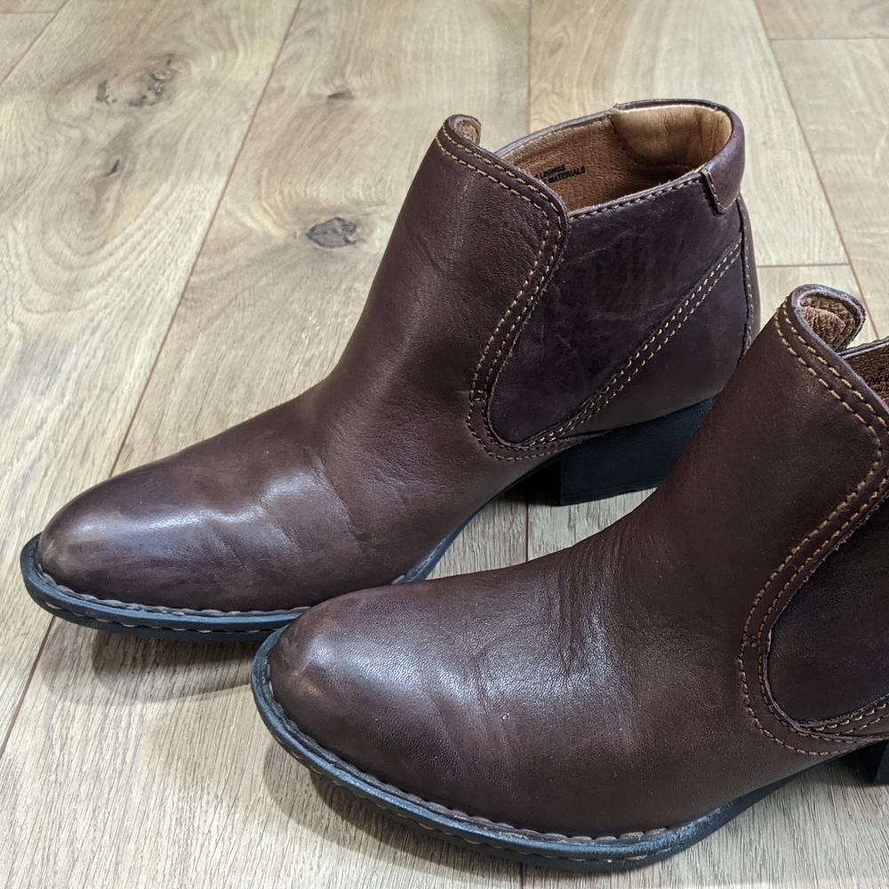 Born Handcrafted Footwear Woman's Size 7 Brown Leather Booties